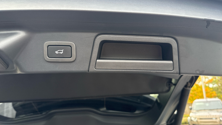 Land Rover Range Rover Velar 2.0 D200 R-Dynamic SE 5dr Auto Diesel Estate